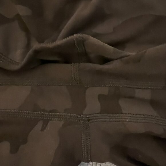 Lululemon Align High-Rise Legging 25" - Heritage Camo Deep Coal - Size 6 - Picture 5 of 10